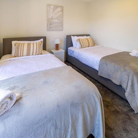 Chic 2-Bed Gem: Trust Arena Proximity - West Akl Lejlighed Auckland Eksteriør billede