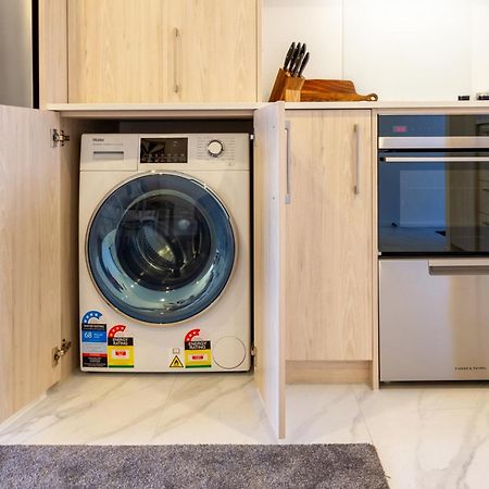 Chic 2-Bed Gem: Trust Arena Proximity - West Akl Lejlighed Auckland Eksteriør billede