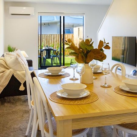 Chic 2-Bed Gem: Trust Arena Proximity - West Akl Lejlighed Auckland Eksteriør billede