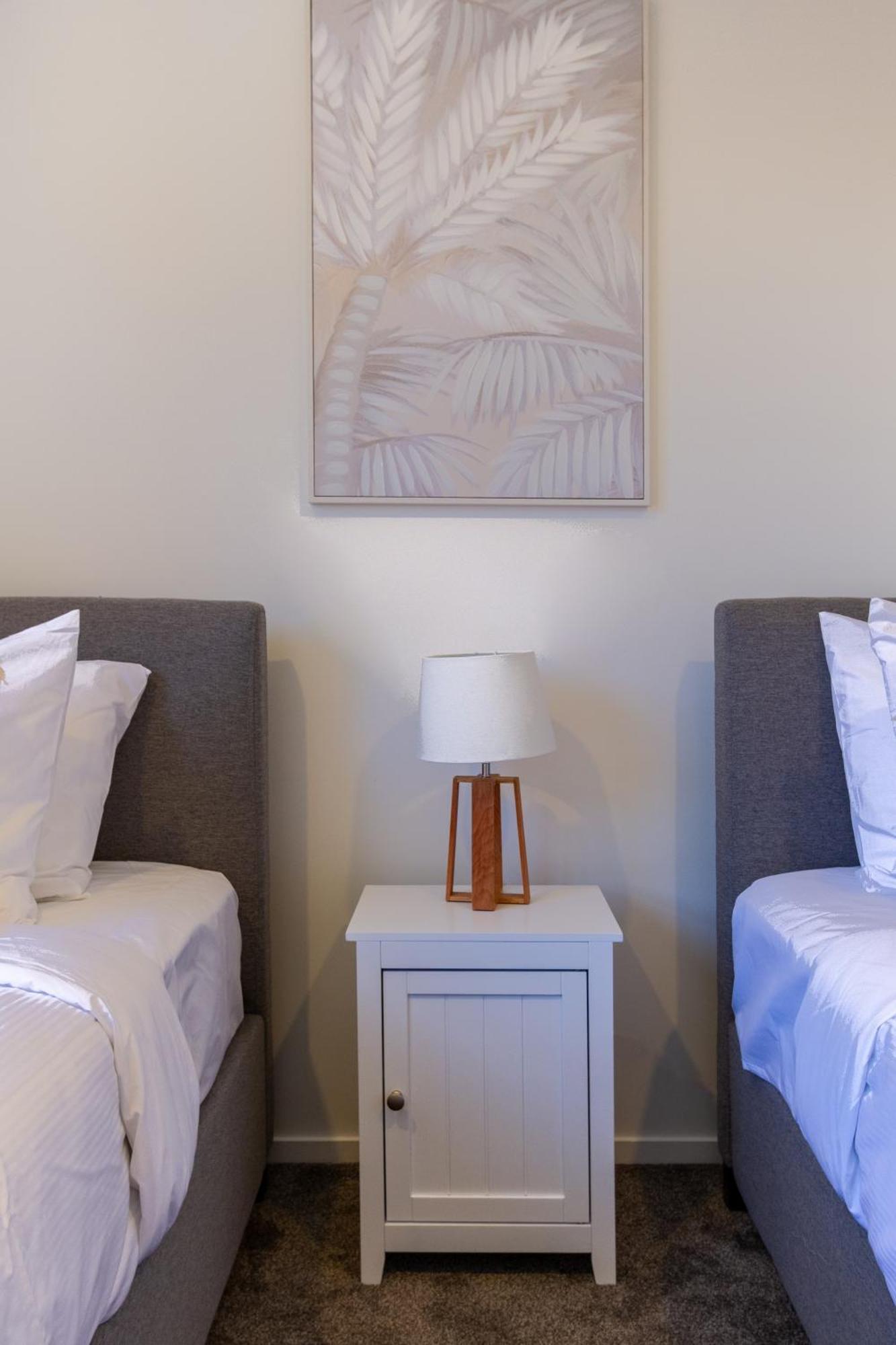 Chic 2-Bed Gem: Trust Arena Proximity - West Akl Lejlighed Auckland Eksteriør billede