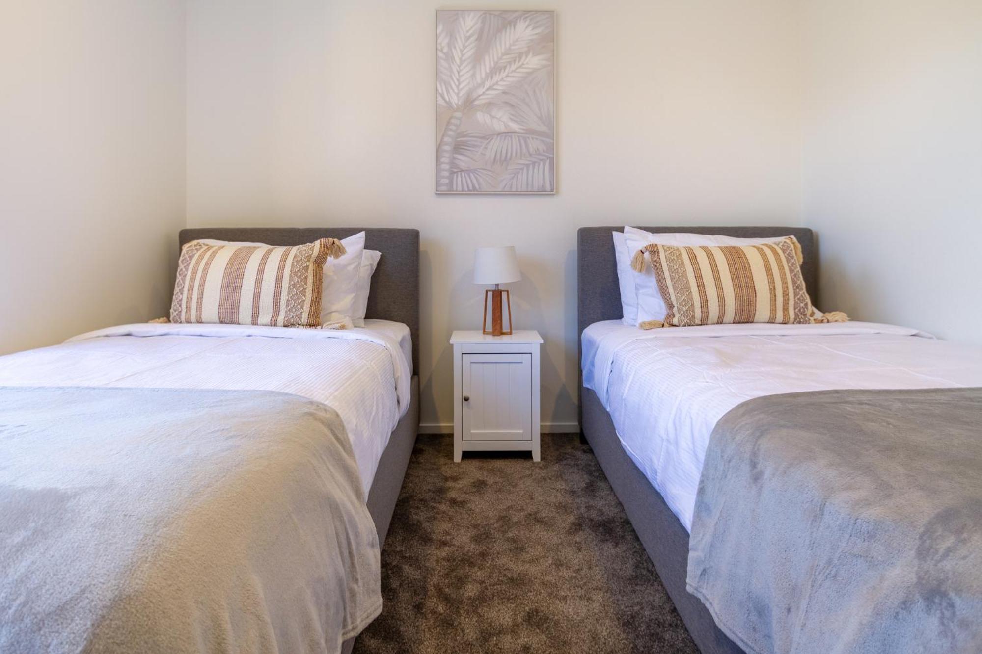 Chic 2-Bed Gem: Trust Arena Proximity - West Akl Lejlighed Auckland Eksteriør billede