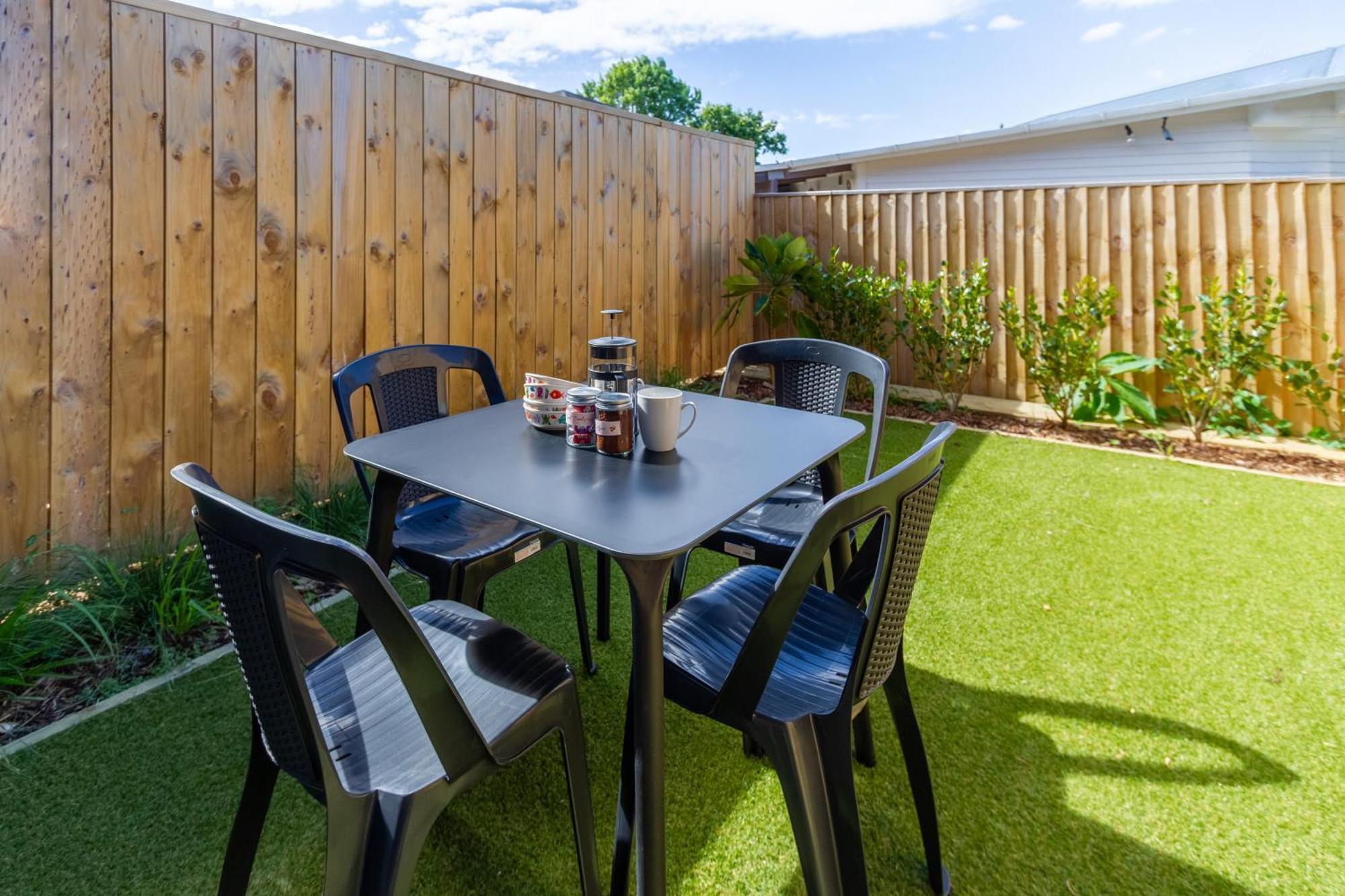 Chic 2-Bed Gem: Trust Arena Proximity - West Akl Lejlighed Auckland Eksteriør billede